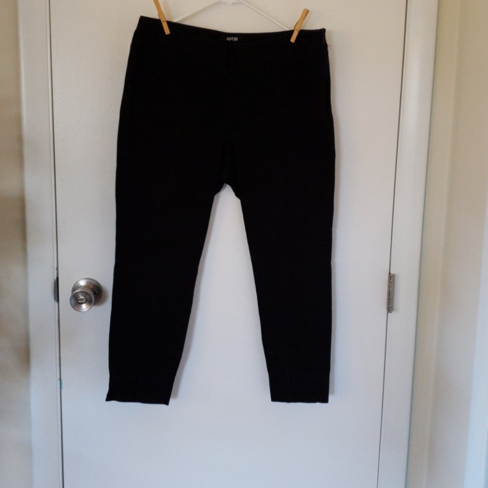 Apt 9 black capri